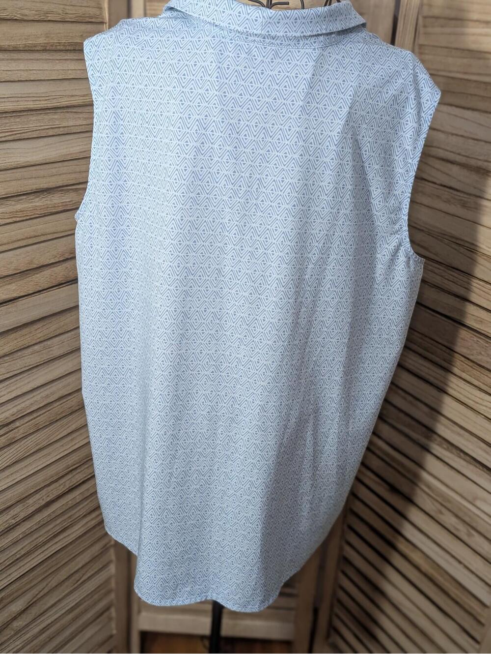Eddie Bauer Shirt Womens 2XL Sleeveless Stretch Crew Neck Casual Aztec Blue - Picture 3 of 4
